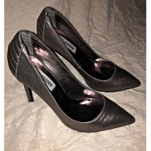 Charcoal Gray Metallic Steve Madden Pumps!